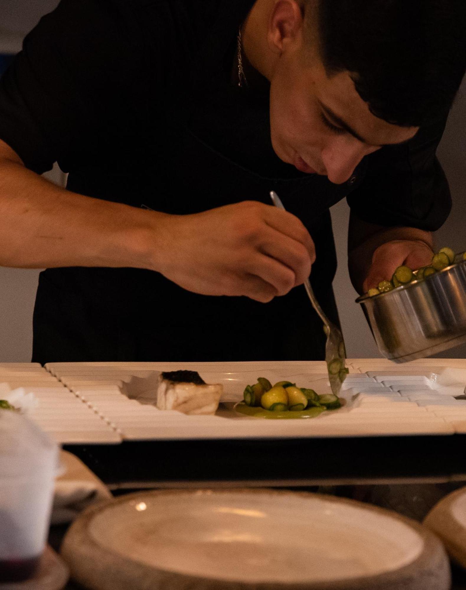לה פינדה Gran Palas Hotel - Spa Incluido מראה חיצוני תמונה A chef plating a dish