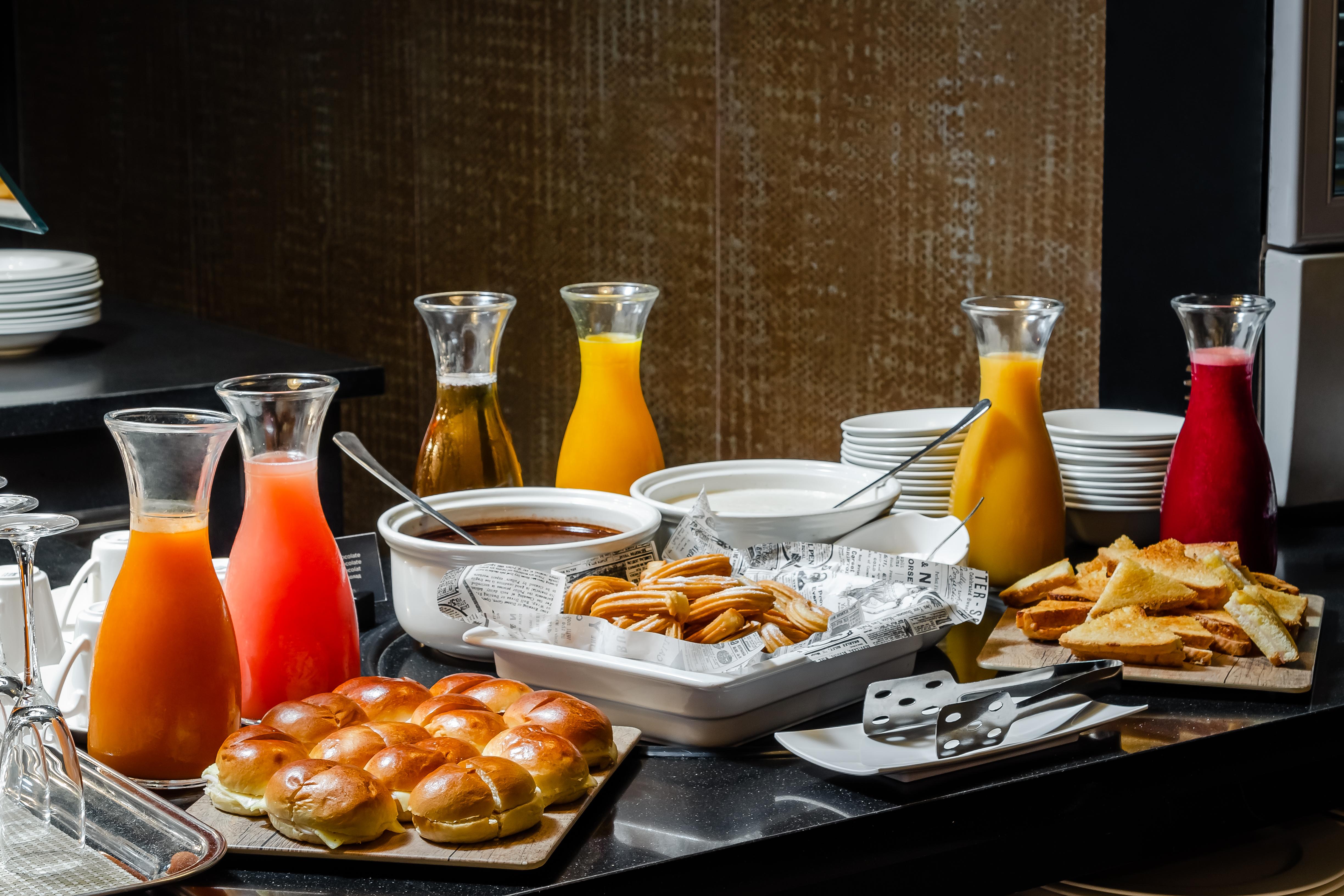 לה פינדה Gran Palas Hotel - Spa Incluido מראה חיצוני תמונה A selection of fruit juice