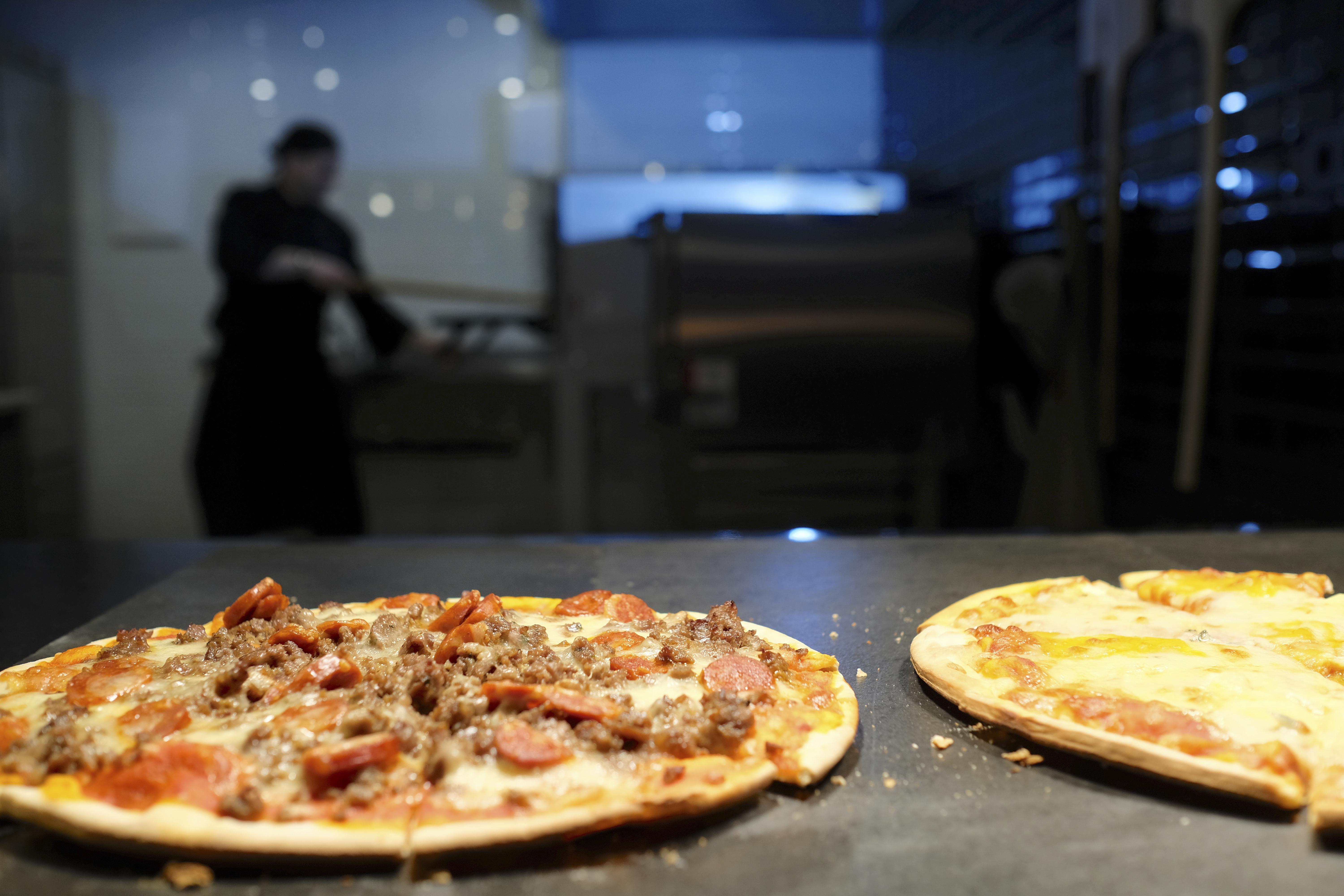 לה פינדה Gran Palas Hotel - Spa Incluido מראה חיצוני תמונה Pizza prepared at a restaurant