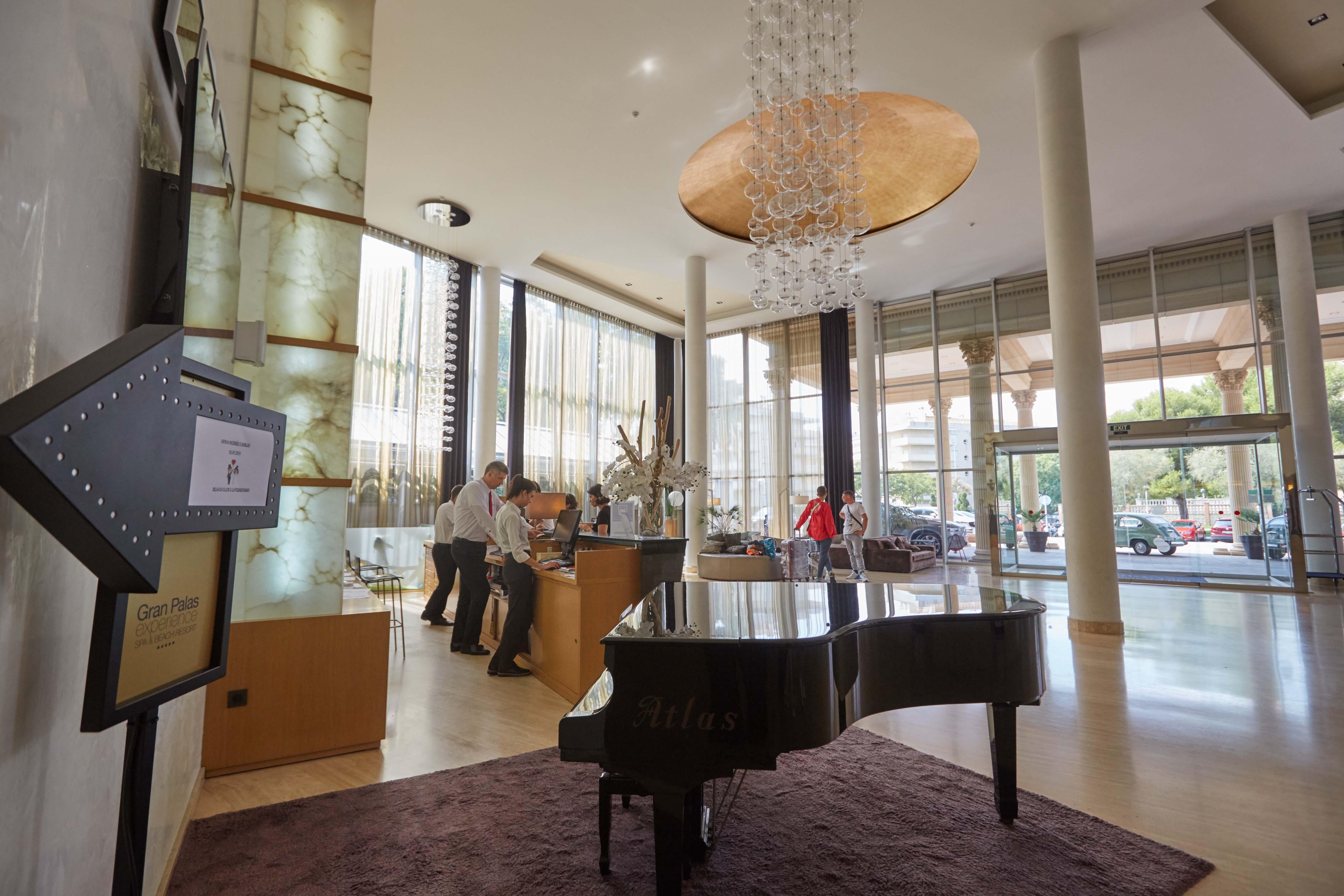 לה פינדה Gran Palas Hotel - Spa Incluido מראה חיצוני תמונה The lobby of the hotel