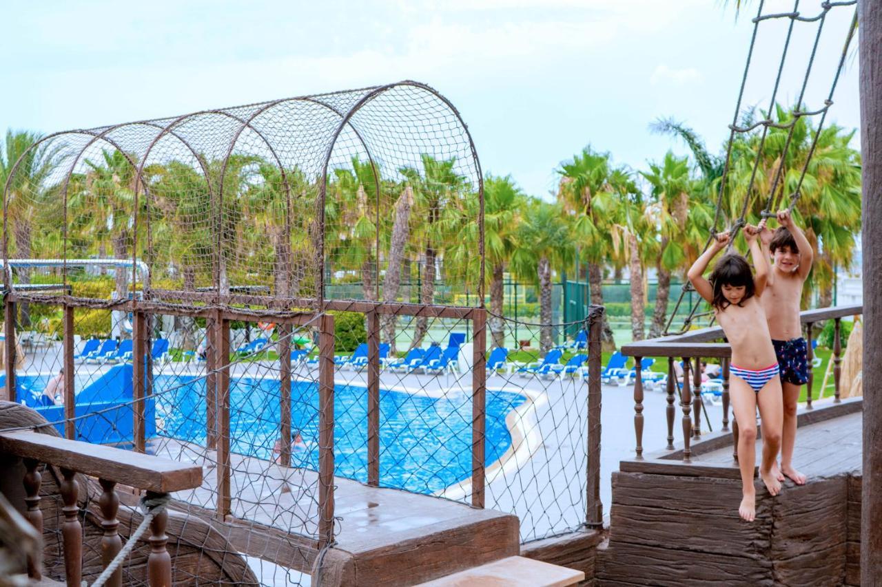 לה פינדה Gran Palas Hotel - Spa Incluido מראה חיצוני תמונה The swimming pool at the resort